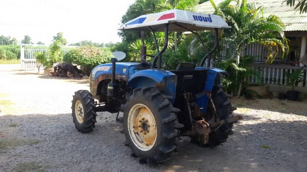 ขายครับ รถไถ แชมป์4548 เครื่องดี เกียร์ดี ยางดี4เส้น มีผาน6 ให้อีก1พวง ครับ