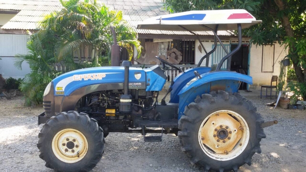 ขายครับ รถไถ แชมป์4548 เครื่องดี เกียร์ดี ยางดี4เส้น มีผาน6 ให้อีก1พวง ครับ
