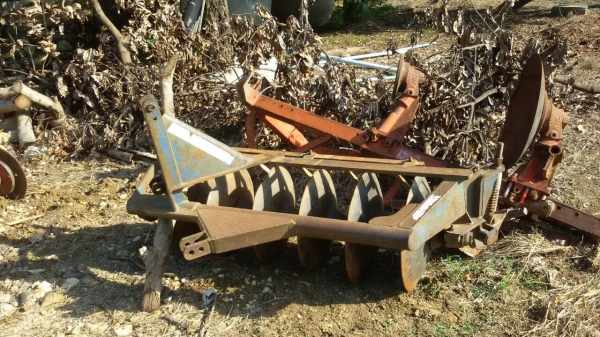 ขายครับ รถไถ แชมป์4548 เครื่องดี เกียร์ดี ยางดี4เส้น มีผาน6 ให้อีก1พวง ครับ