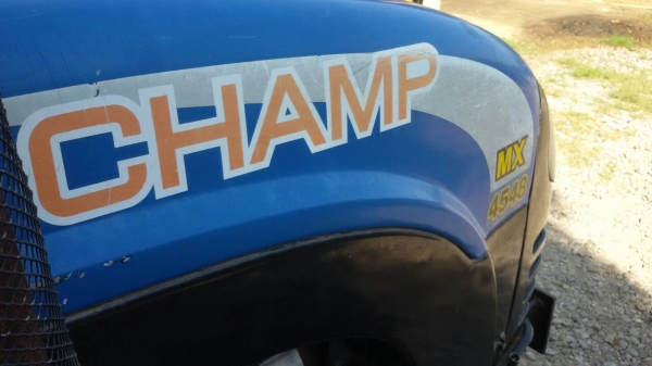 ขายครับ รถไถ แชมป์4548 เครื่องดี เกียร์ดี ยางดี4เส้น มีผาน6 ให้อีก1พวง ครับ