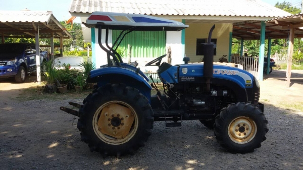 ขายครับ รถไถ แชมป์4548 เครื่องดี เกียร์ดี ยางดี4เส้น มีผาน6 ให้อีก1พวง ครับ