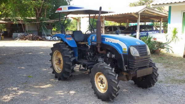 ขายครับ รถไถ แชมป์4548 เครื่องดี เกียร์ดี ยางดี4เส้น มีผาน6 ให้อีก1พวง ครับ