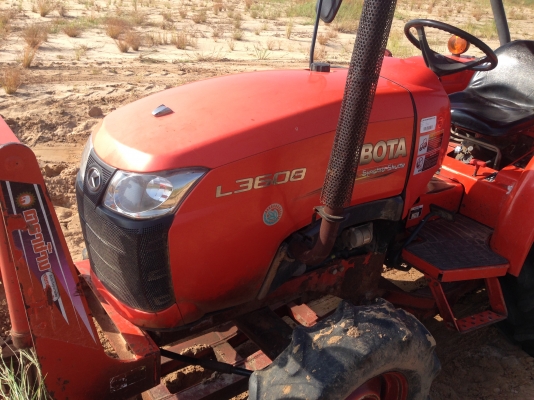 รถไถ KUBOTA L3608 มีภาพวีดีโอ อายุการใช้งาน 561 ชั่วโมง พร้อมอุปกรณ์ 3 รายการ ผานดันหน้า โรตารี ผาน 