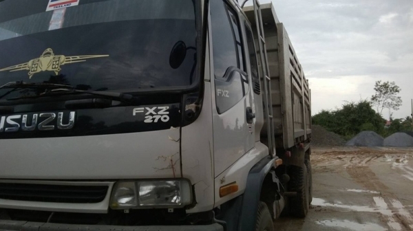 รถอีซูซุ 10 ล้อดั้ม 270 แรงม้า. ปี 40  ( ขายแม่ , ลูก )  สนใจติดต่อ 081 - 6079515