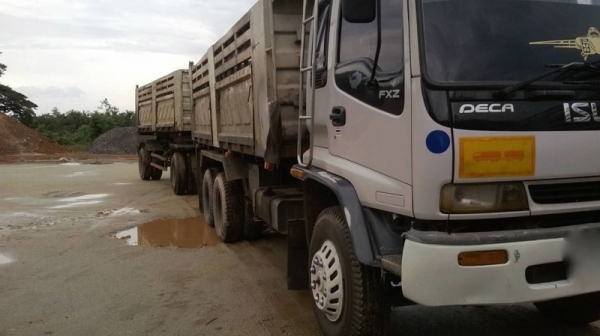 รถอีซูซุ 10 ล้อดั้ม 270 แรงม้า. ปี 40  ( ขายแม่ , ลูก )  สนใจติดต่อ 081 - 6079515