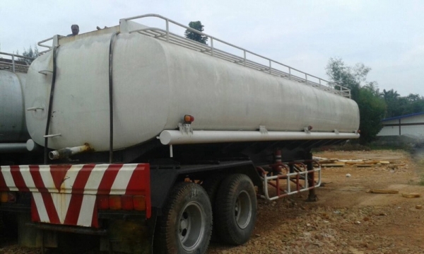 ขายหางพ่วง บรรทุกน้ำมัน RCK  2 เพลา. ปี 34  สนใจติดต่อ 081 - 6079515