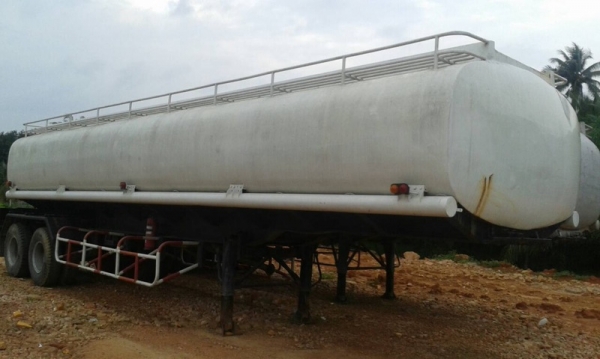 ขายหางพ่วง บรรทุกน้ำมัน RCK  2 เพลา. ปี 34  สนใจติดต่อ 081 - 6079515