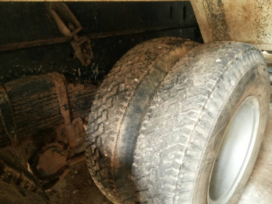 รถมิตซู  10  ล้อดั้ม  FN527M - TF   220 แรงม้า.  ปี 39 สนใจติดต่อ 081 - 6079515