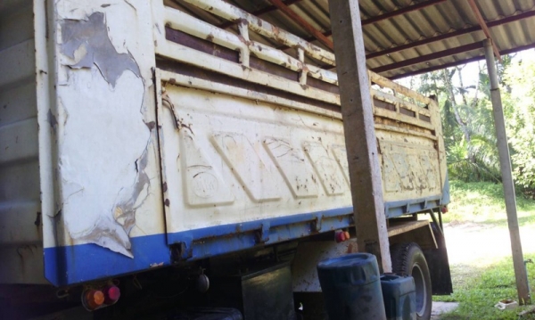 รถมิตซู  10  ล้อดั้ม  FN527M - TF   220 แรงม้า.  ปี 39 สนใจติดต่อ 081 - 6079515