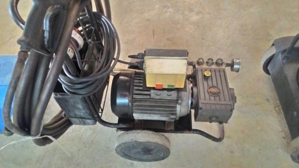 ปั้มแรงดัน 200 บาร์ / เครื่องดูดฝุ่นดูดน้ำ (คาร์แคร์) ปั้มแรงดัน 200 บาร์ / เครื่องดูดฝุ่นดูดน้ำ (คาร์แคร์)