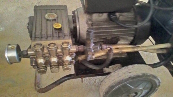 ปั้มแรงดัน 200 บาร์ / เครื่องดูดฝุ่นดูดน้ำ (คาร์แคร์) ปั้มแรงดัน 200 บาร์ / เครื่องดูดฝุ่นดูดน้ำ (คาร์แคร์)