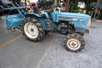 ขาย รถไถตีดินนั่งขับ MITSUBISHI D1600FD  16 แรง ขับ 4 นำเข้าจากญี่ปุ่น สภาพพร้อมใช้งาน  ขนาดใบตี 140 ซม.ล้อ 110 ซม. ราคา 89,000