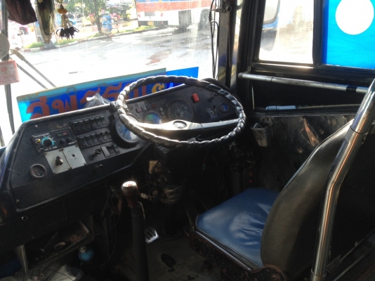 รถบัส ปรับอากาศ แอร์ไฟฟ้า ยี่ห้อเครื่องยนต์ BENZ. รุ่น OH1625 .  8 สูบ  รถ NGV . จำนวนผู้โดยสารนั่ง 48 คน &lt; 450,000 ด่วน&gt;