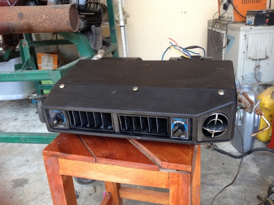 ขายตู้แอร์แขวนหน้าปรับได้แบบสองช่อง 1250 บาท