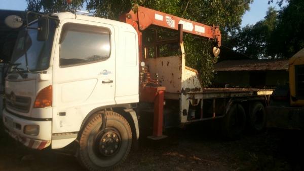 ขายด่วนครับ HINO  MESA 260 ปี 48 พื้นเรียบ ติดเครน SUPPER 5.9 TON พร้อมใช้ครับ