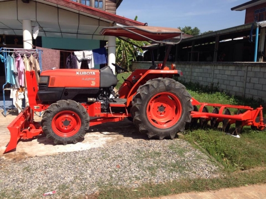 ลูกค้ามัดจำแล้วคับหากมีเปลี่ยนแปลงจะแจ้งอีกทีคับ ขายรถไถคูโบต้า45แรงปี53พร้อมเล่มทะเบียน