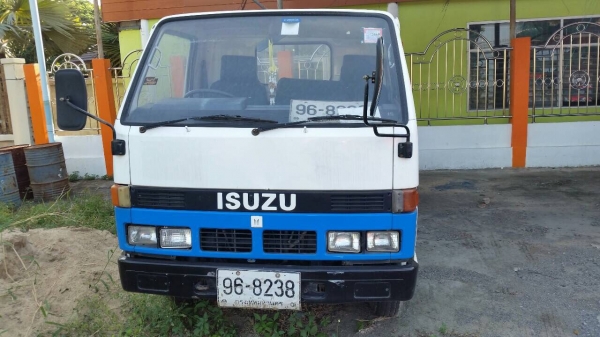 ขาย ISUZU 6 ล้อ NKR 110 สภาพดี