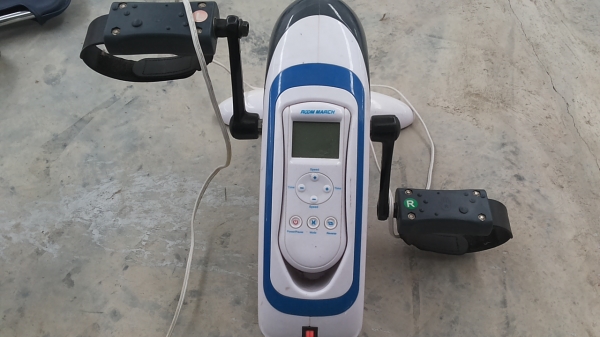 เครื่องพาเท้าหรือส่วนอื่นของร่างกายช่วยให้มีการเคลื่อนไหวเพื่อช่วยให้ผู้ที่มีการอ่อนแรงของกล้ามเนื้อ