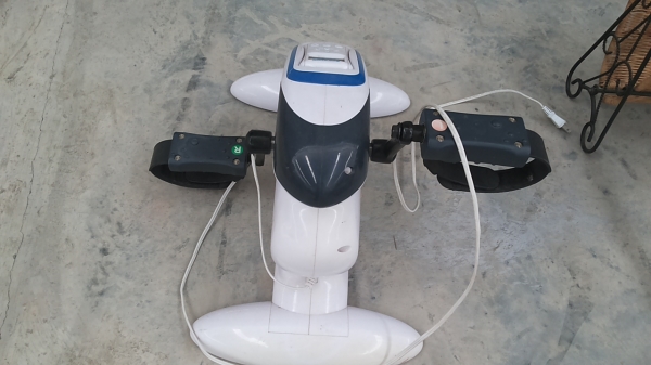 เครื่องพาเท้าหรือส่วนอื่นของร่างกายช่วยให้มีการเคลื่อนไหวเพื่อช่วยให้ผู้ที่มีการอ่อนแรงของกล้ามเนื้อ