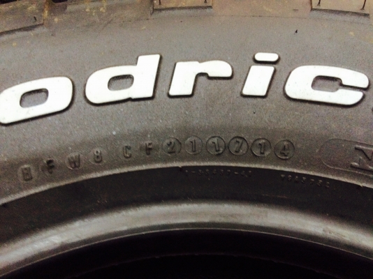 ขายยางBF Goodrich km2 265/75/16 ยางใหม่ปี14 เส้นละ9000
