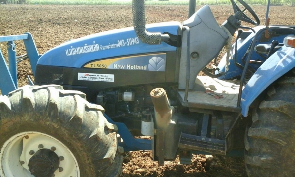 ขายรถไถ นิวฮอนแลนด์ สองเพลา รุ่นT5050 รถห้างเดิมๆใช้งานแค่1000 ชั่วโมง สวยๆๆ