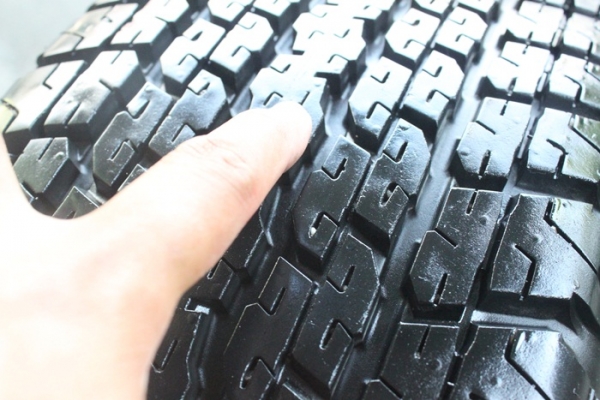 ชุดที่ 1 ล้อวีคอสป้ายแดงพร้อมยาง ล้อสีเทา-ดำ เอ็กซ์ซีรีย์ ราคา 20,500 บาท ชุดที่ 1 ล้อวีคอสป้ายแดงพร้อมยาง ล้อสีเทา-ดำ เอ็กซ์ซีรีย์ ราคา 20,500 บาท