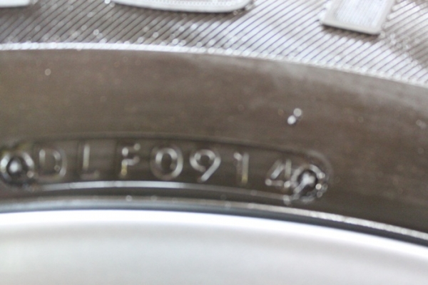 ชุดที่ 1 ล้อวีคอสป้ายแดงพร้อมยาง ล้อสีเทา-ดำ เอ็กซ์ซีรีย์ ราคา 20,500 บาท ชุดที่ 1 ล้อวีคอสป้ายแดงพร้อมยาง ล้อสีเทา-ดำ เอ็กซ์ซีรีย์ ราคา 20,500 บาท