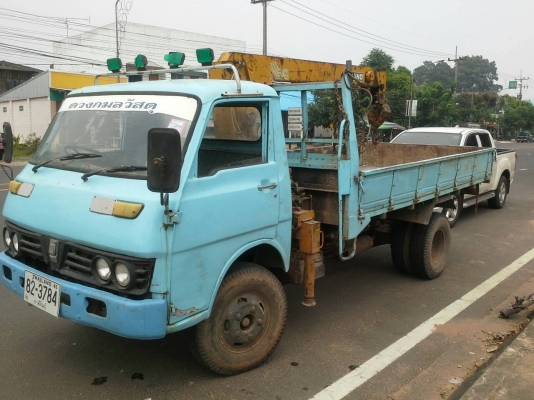 ISUZU  เครื่อง 100แรงม้าติดเครน2ตันครึ่ง6ล้อทะเบียนเต็ม