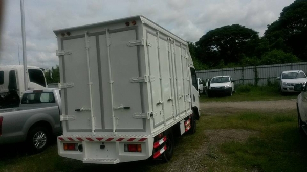 ISUZU NLR 4 ล้อเล็ก