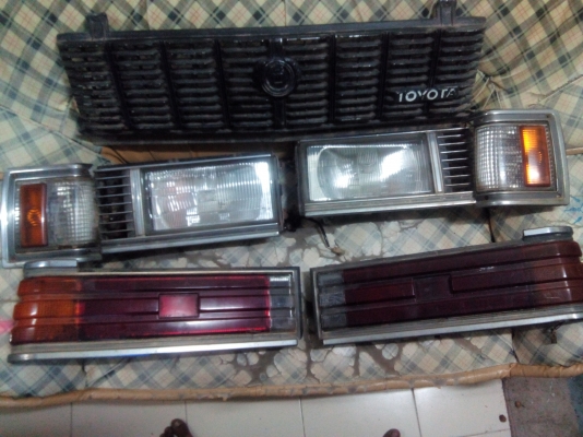 ขายไฟหน้า+ไฟท้าย+ไฟมุม+กระจังหน้า โตโยต้าคราวน์