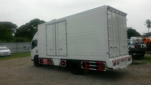 ISUZU NQR 6 ล้อกลาง