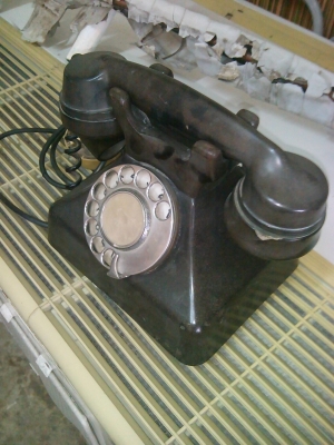 ขายโทรศัพท์เก่าเก็บรุ่นคุณปู่ครับ ของอังกฤษ