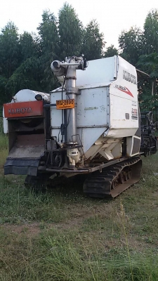 รถเกี่ยวข้าว คูโบต้า