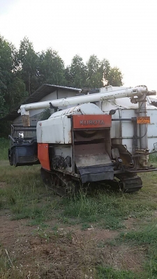 รถเกี่ยวข้าว คูโบต้า