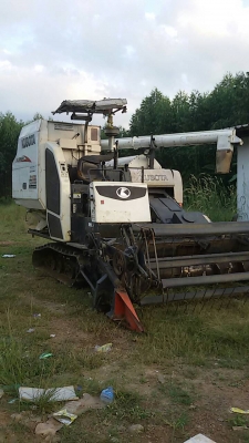 รถเกี่ยวข้าว คูโบต้า