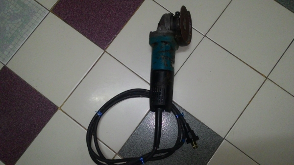 ขายหินเจียขนาดใบ4นิ้วยี่ห้อMakitaรุ่น9553พร้อมใช้งานครับ ขายหินเจียขนาดใบ4นิ้วยี่ห้อMakitaรุ่น9553พร้อมใช้งานครับ