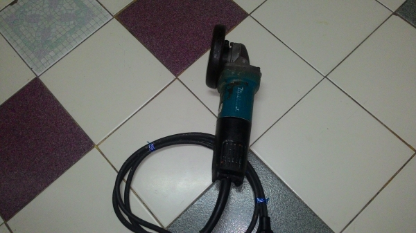 ขายหินเจียขนาดใบ4นิ้วยี่ห้อMakitaรุ่น9553พร้อมใช้งานครับ