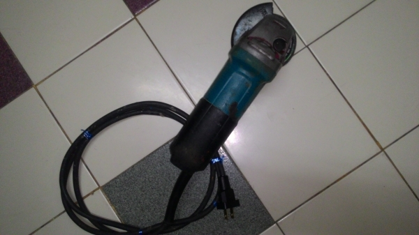 ขายหินเจียขนาดใบ4นิ้วยี่ห้อMakitaรุ่น9553พร้อมใช้งานครับ ขายหินเจียขนาดใบ4นิ้วยี่ห้อMakitaรุ่น9553พร้อมใช้งานครับ