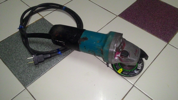 ขายหินเจียขนาดใบ4นิ้วยี่ห้อMakitaรุ่น9553พร้อมใช้งานครับ ขายหินเจียขนาดใบ4นิ้วยี่ห้อMakitaรุ่น9553พร้อมใช้งานครับ