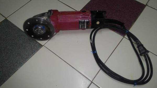 ขายหินเจียขนาดใบ4นิ้วยี่ห้อ Maktecรุ่นmt954สภาพดีพร้อมใช้งาน