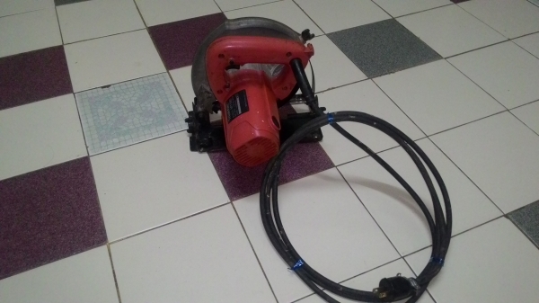 ขายเลื่อยวงเดือนผ่าไม้ขนาดใส่ใบ7นิ้วยี่ห้อMaktecรุ่นmt958พร้อมใช้งาน ขายเลื่อยวงเดือนผ่าไม้ขนาดใส่ใบ7นิ้วยี่ห้อMaktecรุ่นmt958พร้อมใช้งาน