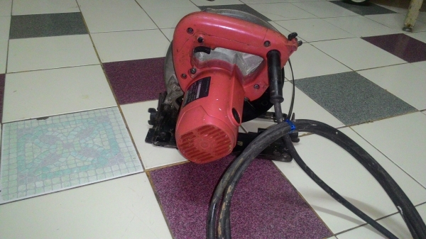 ขายเลื่อยวงเดือนผ่าไม้ขนาดใส่ใบ7นิ้วยี่ห้อMaktecรุ่นmt958พร้อมใช้งาน ขายเลื่อยวงเดือนผ่าไม้ขนาดใส่ใบ7นิ้วยี่ห้อMaktecรุ่นmt958พร้อมใช้งาน