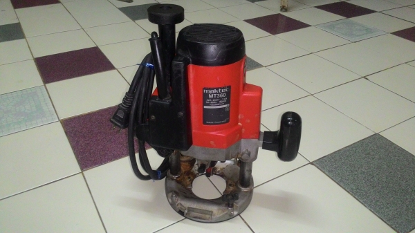 ขายเราเตอร์เซาะร่องมือสองสภาพดียี่ห้อMaktecรุ่นMT360พร้อมใช้งานครับ ขายเราเตอร์เซาะร่องมือสองสภาพดียี่ห้อMaktecรุ่นMT360พร้อมใช้งานครับ