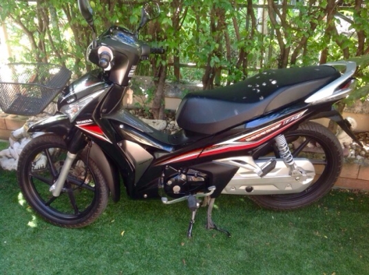 ขายเวฟ 125i หัวฉีด สตาร์ทมือ ล้อแม็ค รถวิ่งแค่แปดพันโล ขายถูกๆช้าอดนะครับรถมีคันเดียวรถใช้เองครับ