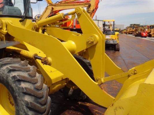 รถตัก Komatsu WA 100-3 สวยมาก สภาพ 90\% ไม่มีที่ติ รถใช้น้อย 3,000 กว่าชั่โมง นำเข้าจากญี่ปุ่น