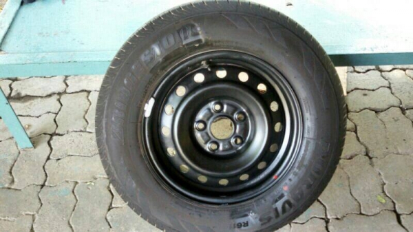 ขายยางอหลั่ยไม่เคยลงพื้น205/70/R15