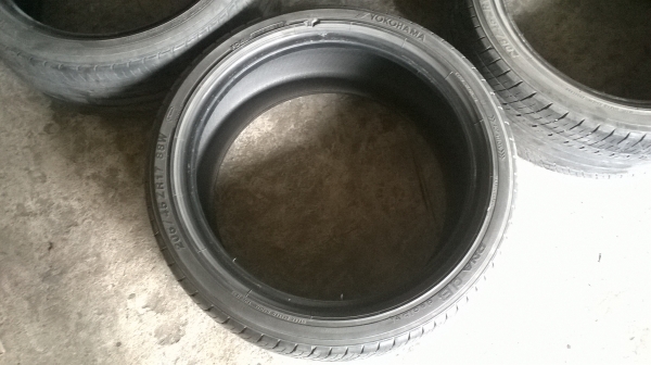 ขายยาง ขอบ17  yokohama  205/45/R17 4เส้น พึ่งถอดออก  2000 บาท ติดต่อ กฤษดา 087-1691151 พระรามเจ็ด
