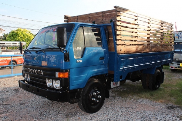 ขายด่วนรถบรรทุก 6 ล้อ TOYOTA Dyna สภาพดี พร้อมใช้งาน