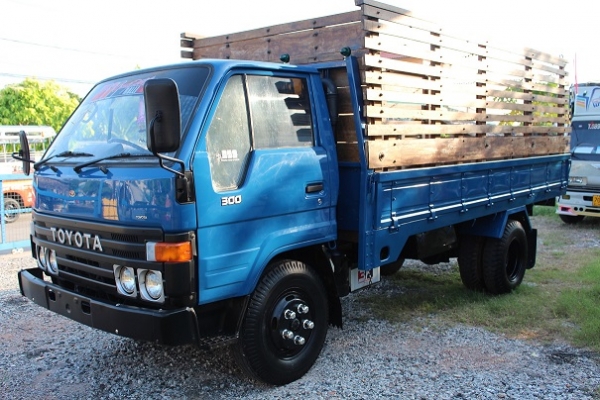 ขายด่วนรถบรรทุก 6 ล้อ TOYOTA Dyna สภาพดี พร้อมใช้งาน