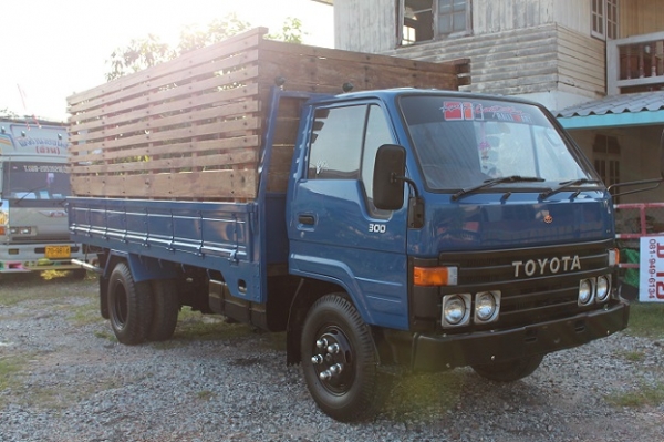 ขายด่วนรถบรรทุก 6 ล้อ TOYOTA Dyna สภาพดี พร้อมใช้งาน